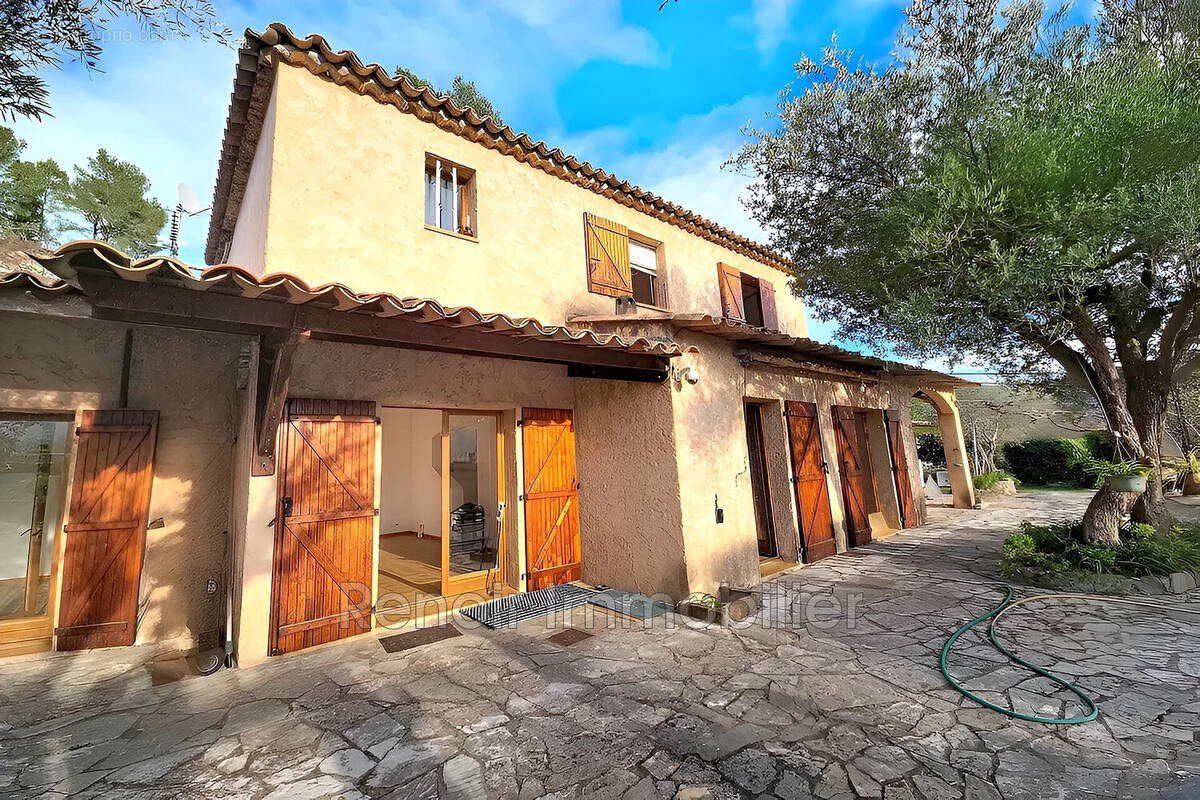Maison à TOURRETTES-SUR-LOUP