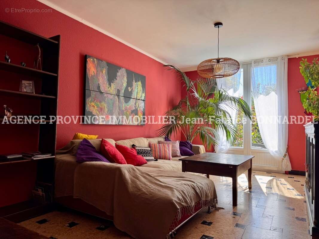 Maison à SAINTE-CECILE-LES-VIGNES