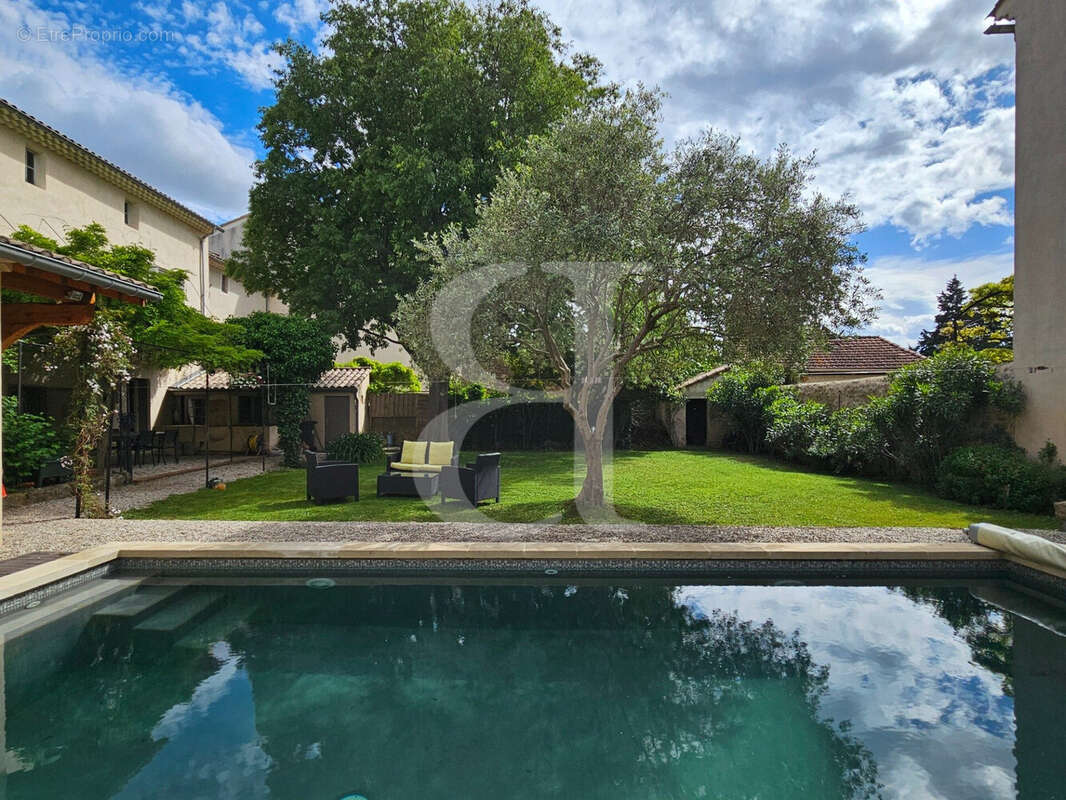 Maison à SAINTE-CECILE-LES-VIGNES