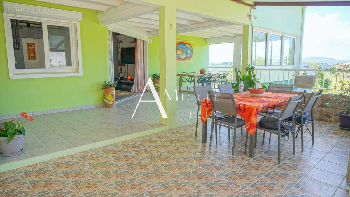 Maison à RIVIERE-SALEE