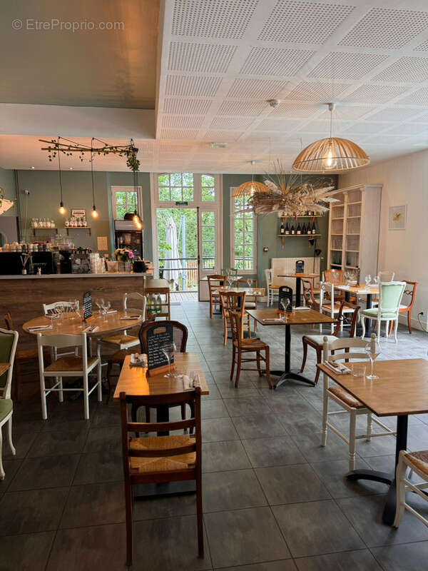 Commerce à SAINT-LEONARD-DES-BOIS