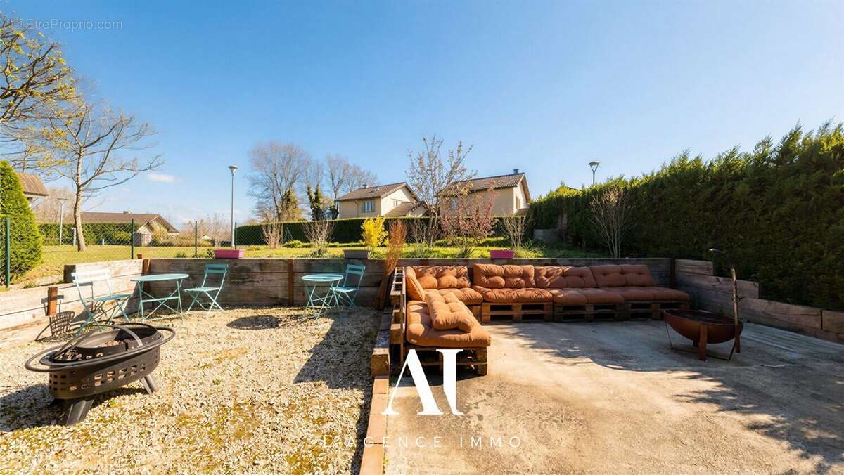 Maison à SAINT-GENIS-POUILLY