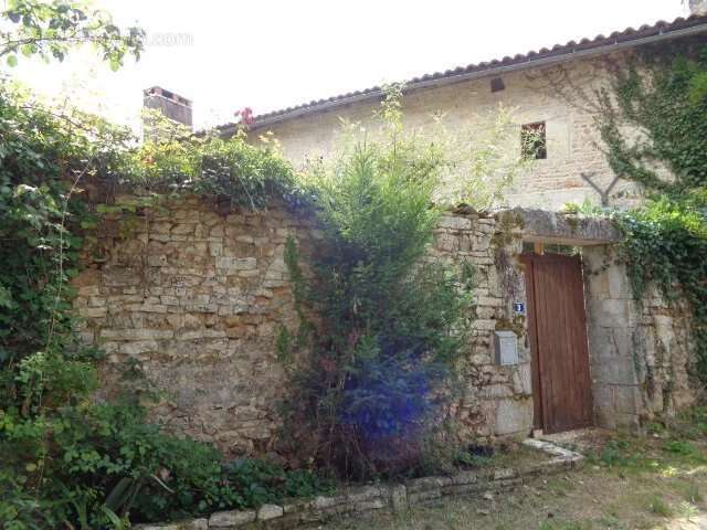 Grande maison de village de caractère avec 3 chambres et dépendances - photo 17