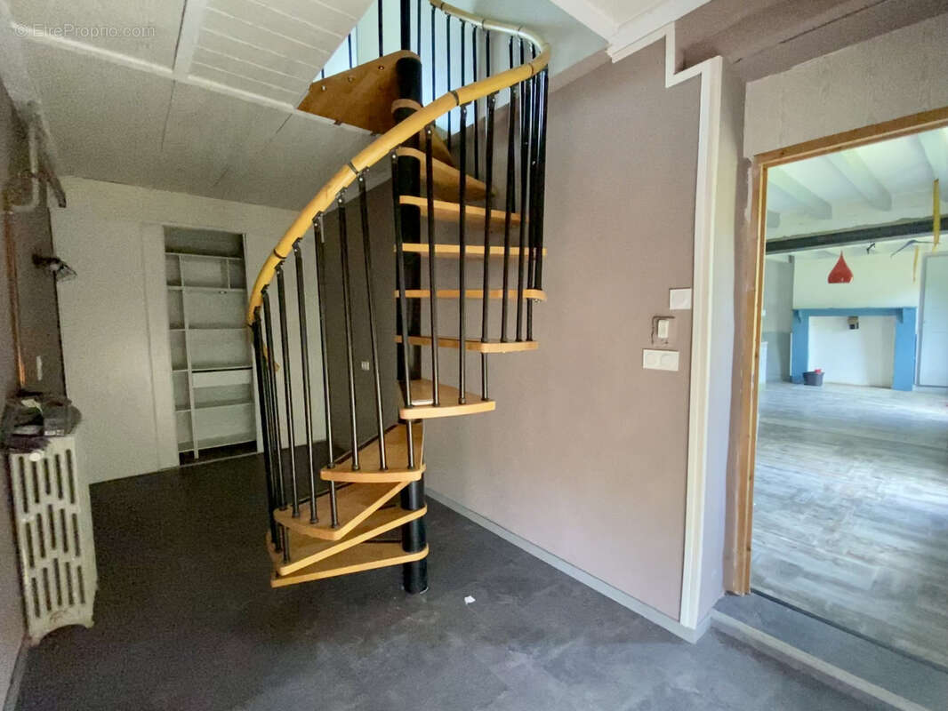 Maison à PARAY-LE-FRESIL