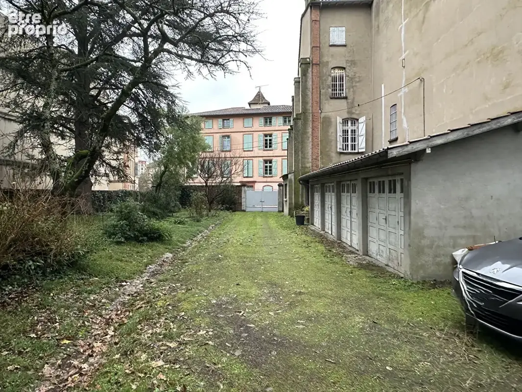 A vendre centre ville appartement de type 6 d'environ 190 m² avec cave, garage et jardin - photo 9