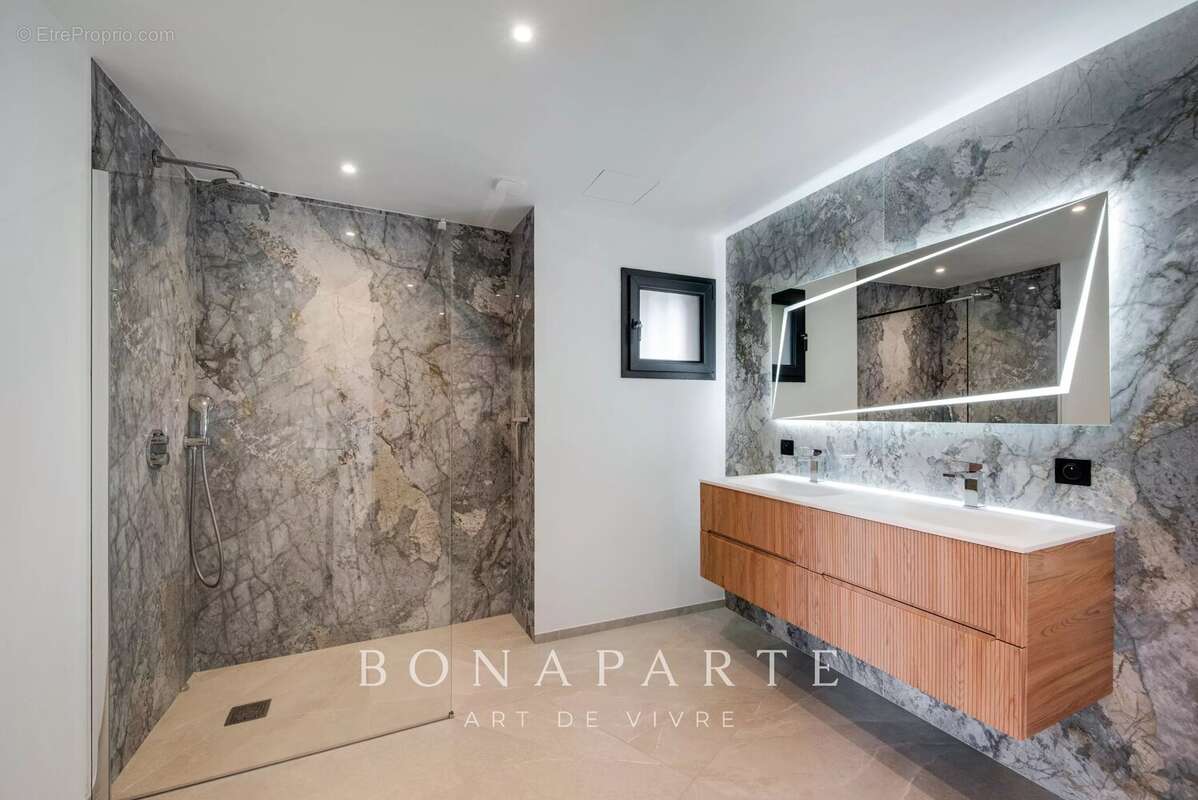 LES ISSAMBRES : Villa contemporaine d’exception – 257 m² habitables – Vue mer panoramique - photo 12