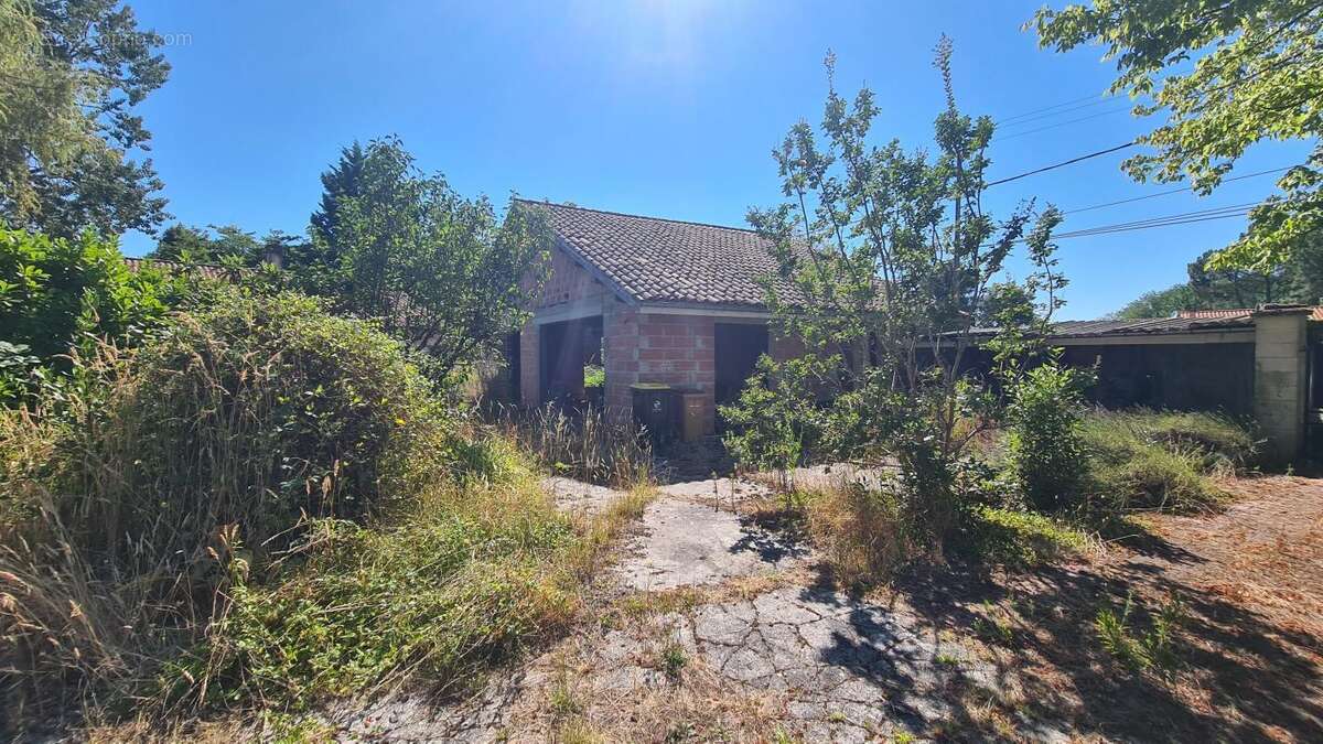 Terrain à AUBIE-ET-ESPESSAS