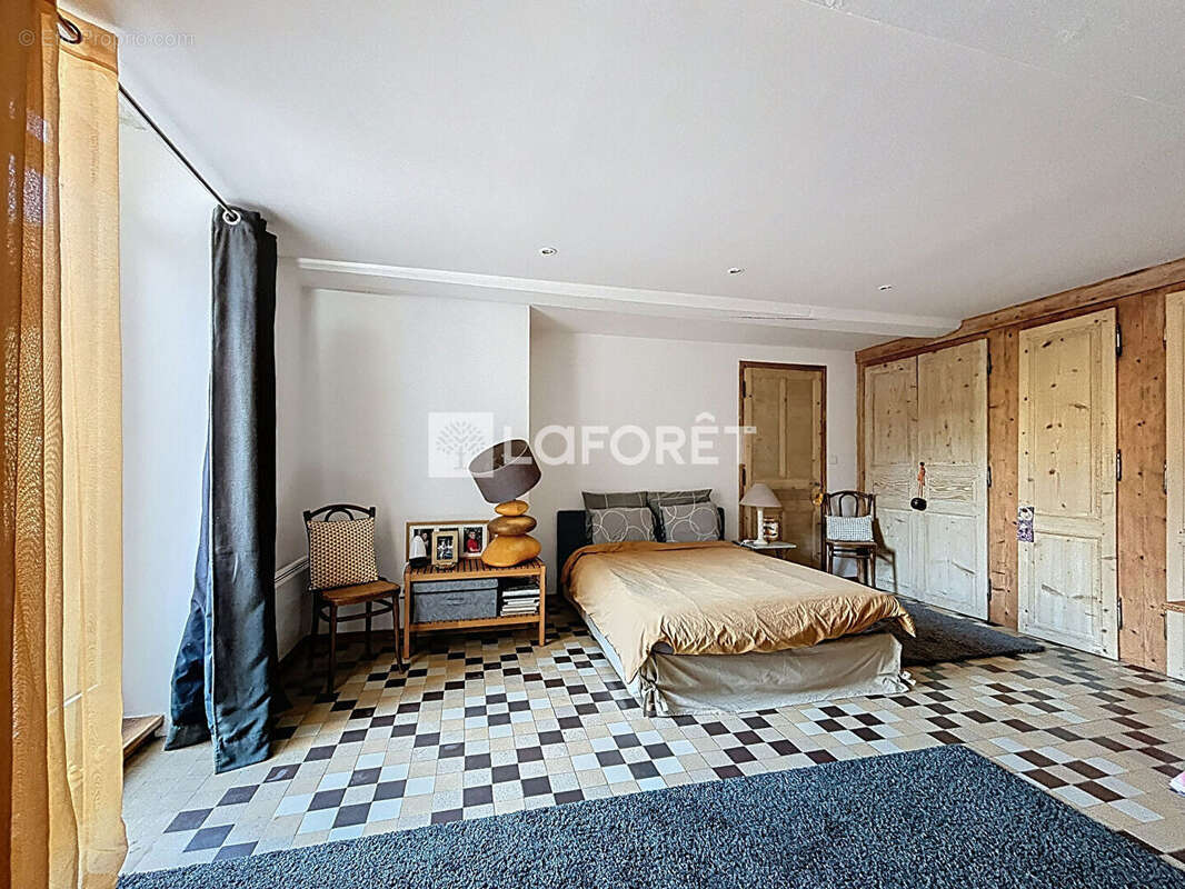 Maison familiale à vendre avec dépendances au coeur des vignes - 8 pièces 276 m² - photo 8