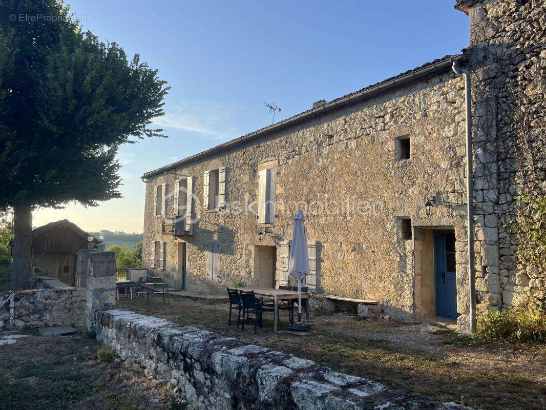 Propriété avec gîtes, piscine, dépendances et pigeonnier historique dans le Gers - photo 9