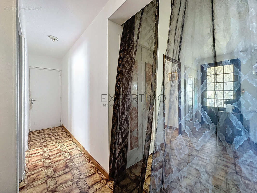 Local d'activité + maison d'habitation à Lalheue (71) - photo 32