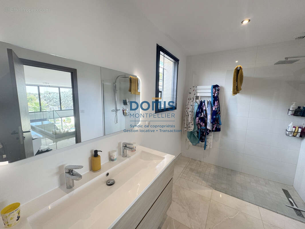 Villa d'architecte d'exception 225m2   20 km au nord-ouest de Montpellier 13 Km A9 Baillargues - photo 11