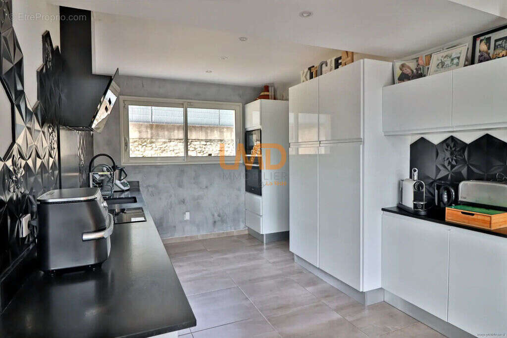 Maison contemporaine 4 chambres Piscine Secteur très recherché - photo 12