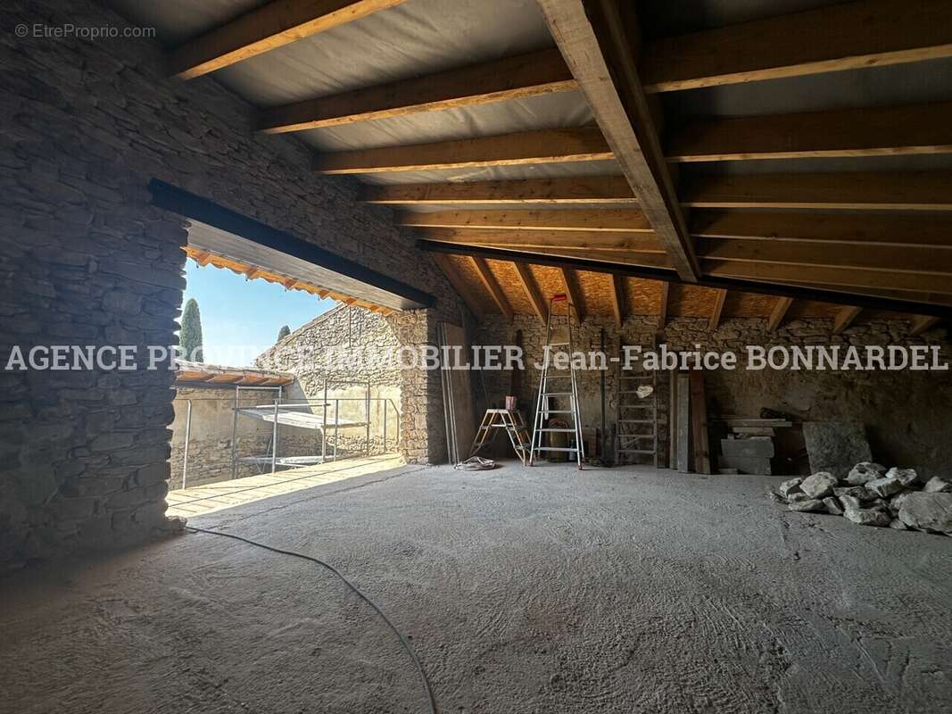 Maison 170 m² à Rousset-Les-Vignes  - photo 3