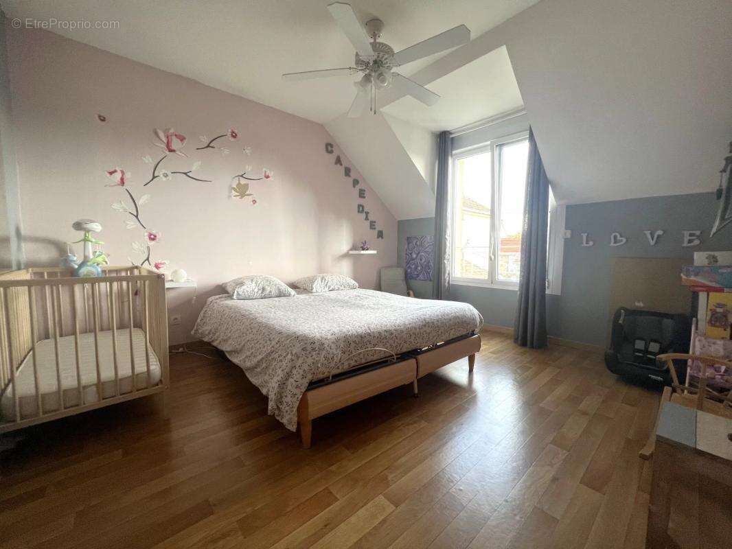 Maison à LES CLAYES-SOUS-BOIS