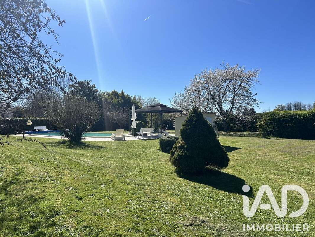 Maison 170 m² à Montpon-Menesterol  - photo 4