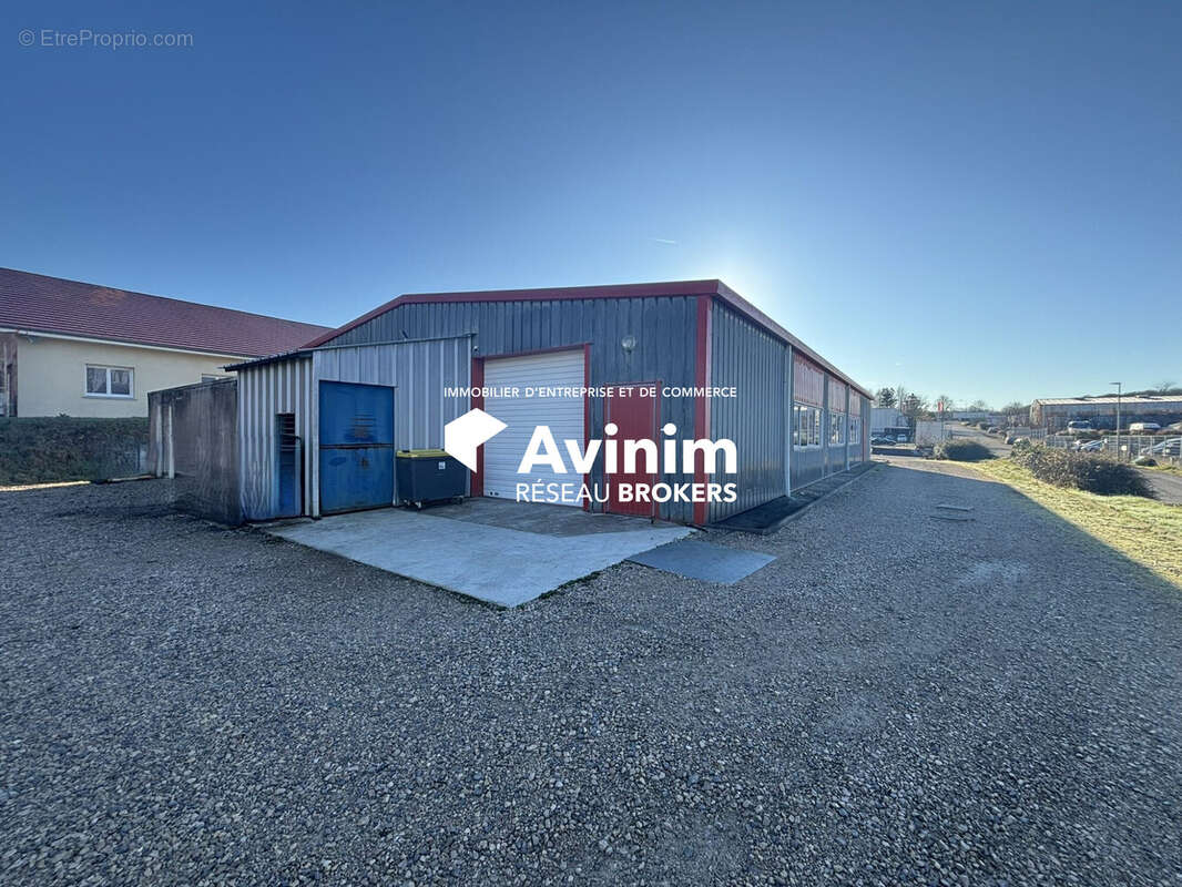 Commerce à DANNEMARIE-SUR-CRETE