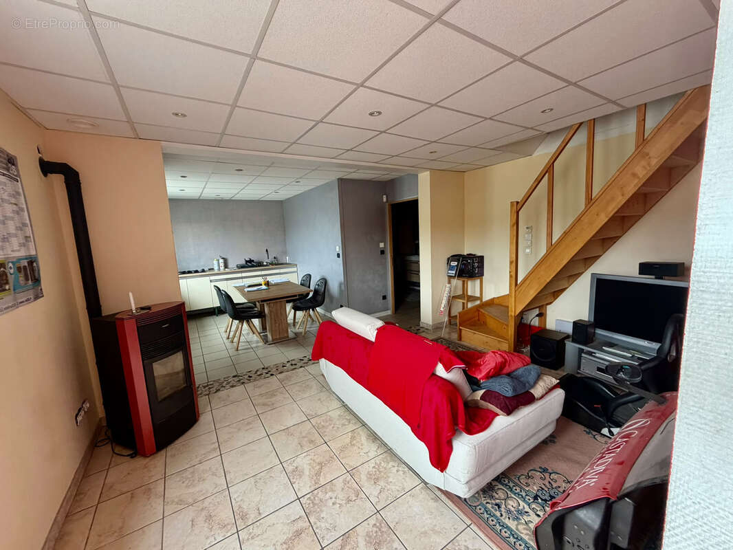 Vente hangar (2005) de 260 m2 avec espace de repos, sur terrain de 733 m2 GOUHENANS - photo 9