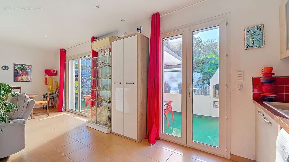 Maison à LA TOUR-SUR-ORB