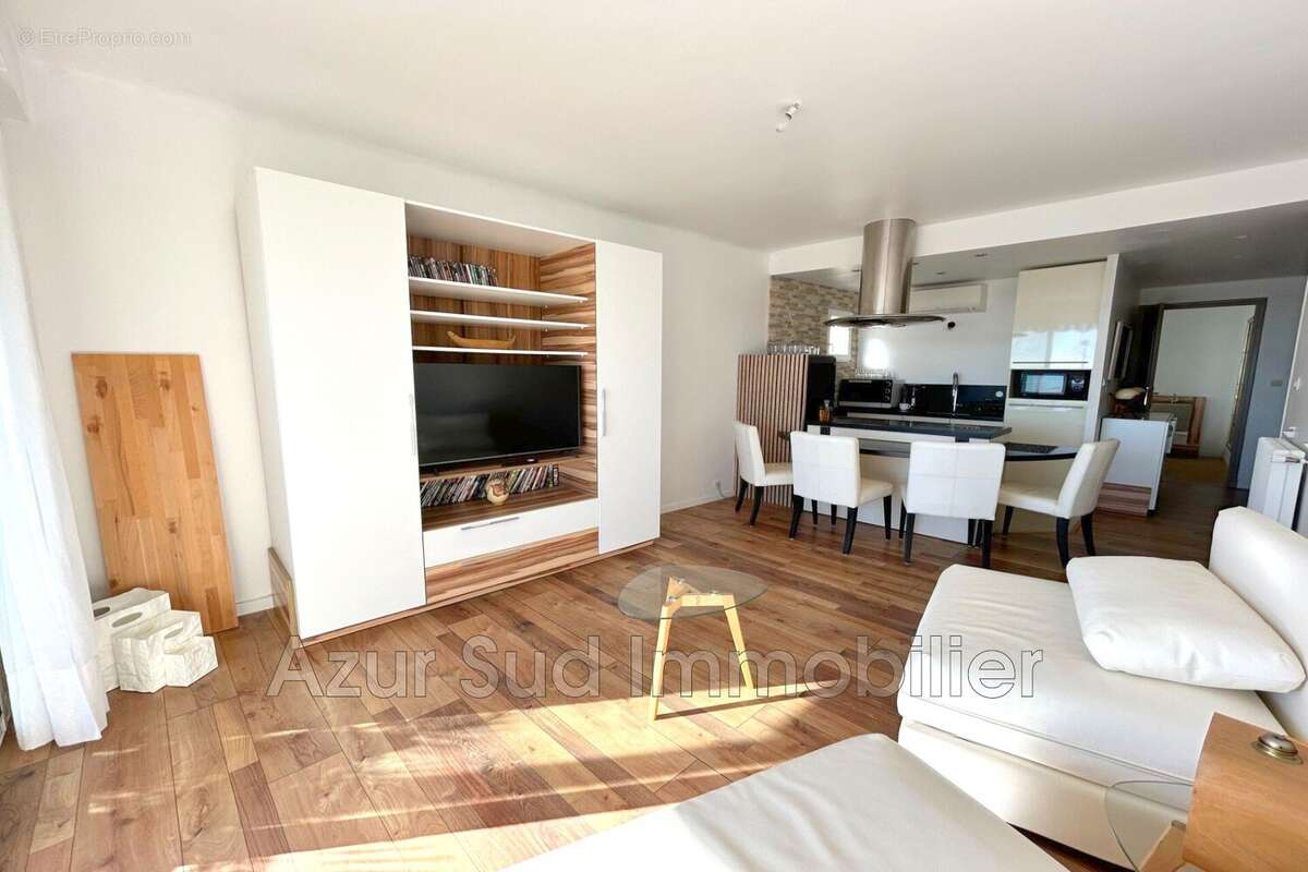 Appartement à VALLAURIS