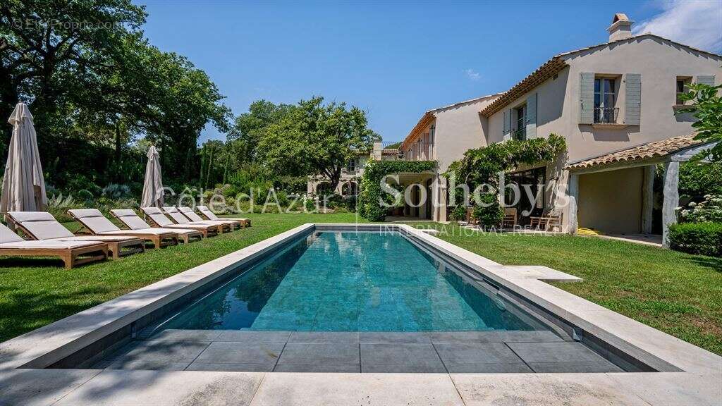 Saint-Tropez : Ensemble de deux villas avec piscines à vendre à proximité du centre - photo 7