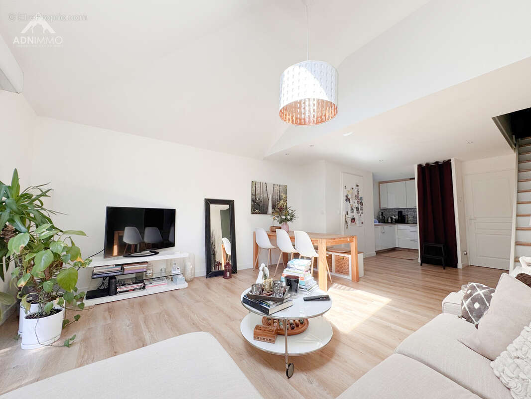 Maison à PREVESSIN-MOENS