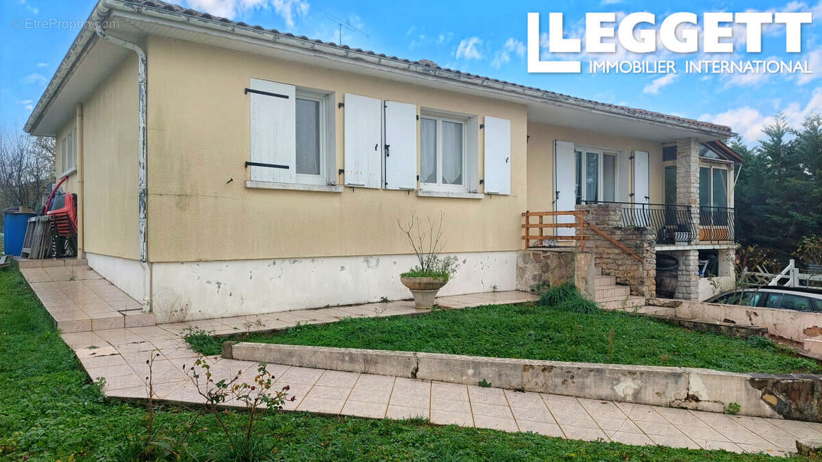 Maison à VILLEBOIS-LAVALETTE