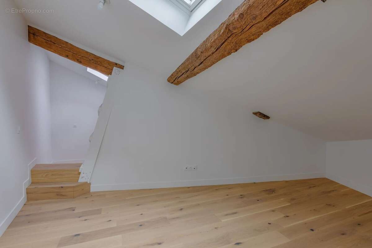 Appartement à SAINT-GENIS-LAVAL