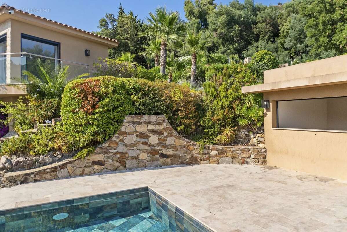 Villa contemporaine avec vue mer à vendre dans le domaine privé de Beauvallon Bartole, Grimaud - photo 9