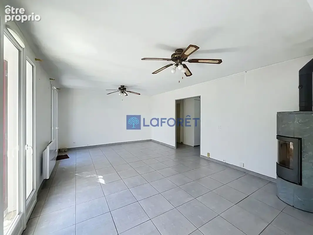 Maison 6 pièces 4 chambres - Quartier des fleurs - SAINT-PIERRE-DU-PERRAY - photo 4
