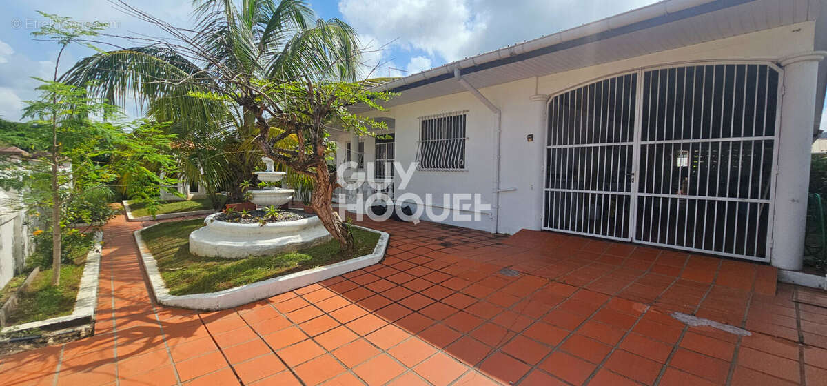 Maison à REMIRE-MONTJOLY