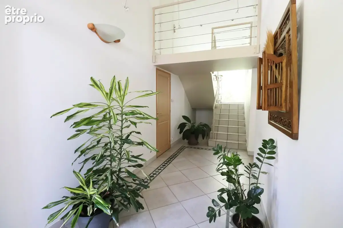Maison 214 m² à Saint-Ismier  - photo 4