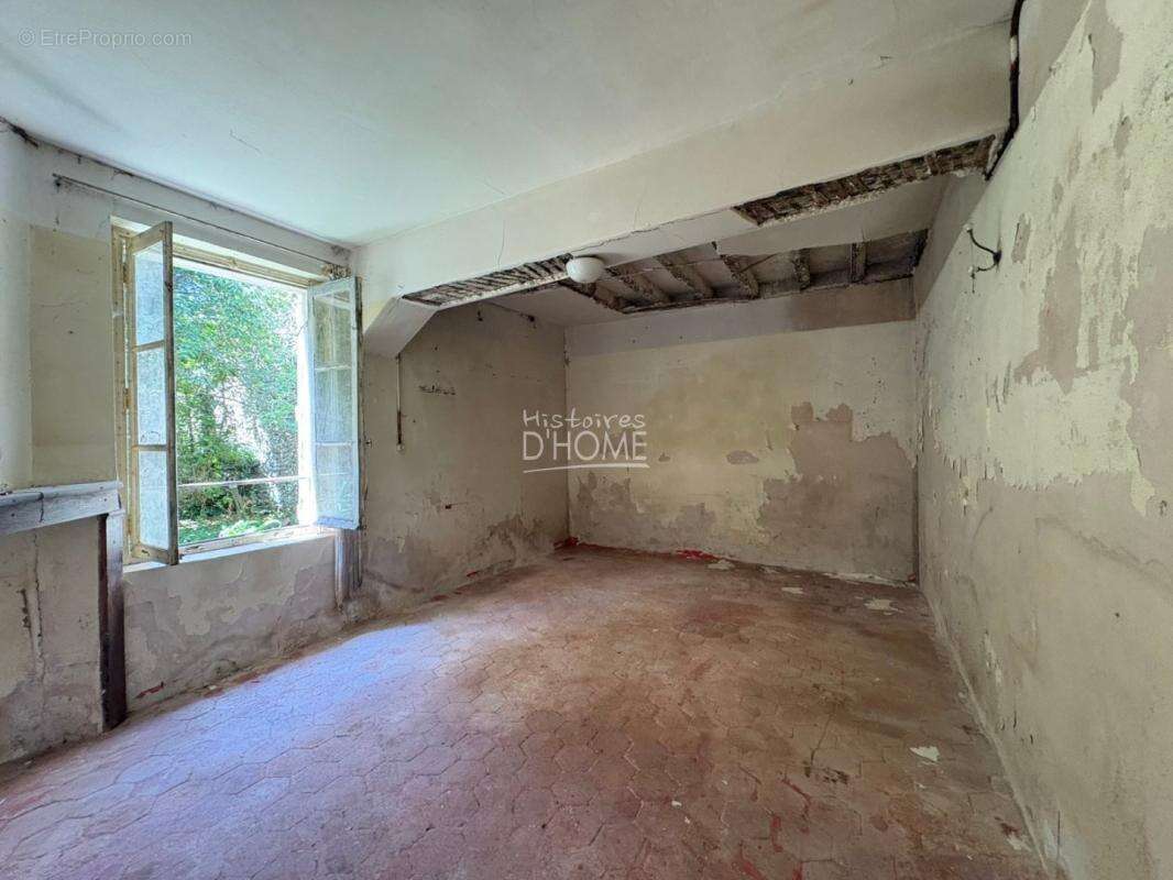 Maison à rénover avec grange et terrain clos de 697 m² - photo 7