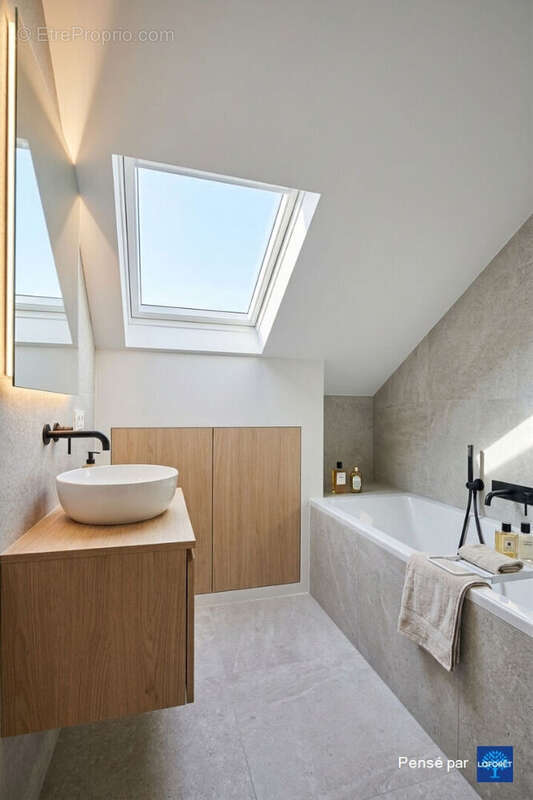 Appartement à COURBEVOIE