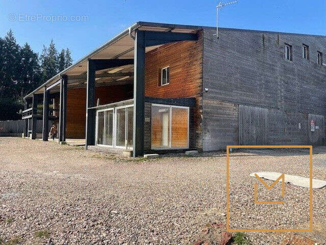 Commerce à PONT-L&#039;EVEQUE