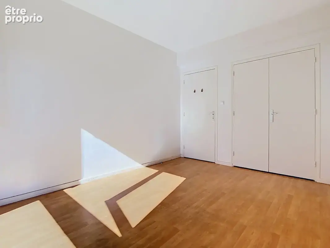 Exclusivité rue Arago - T2 de 53.9m2  au dernier étage avec acsenseur - photo 6