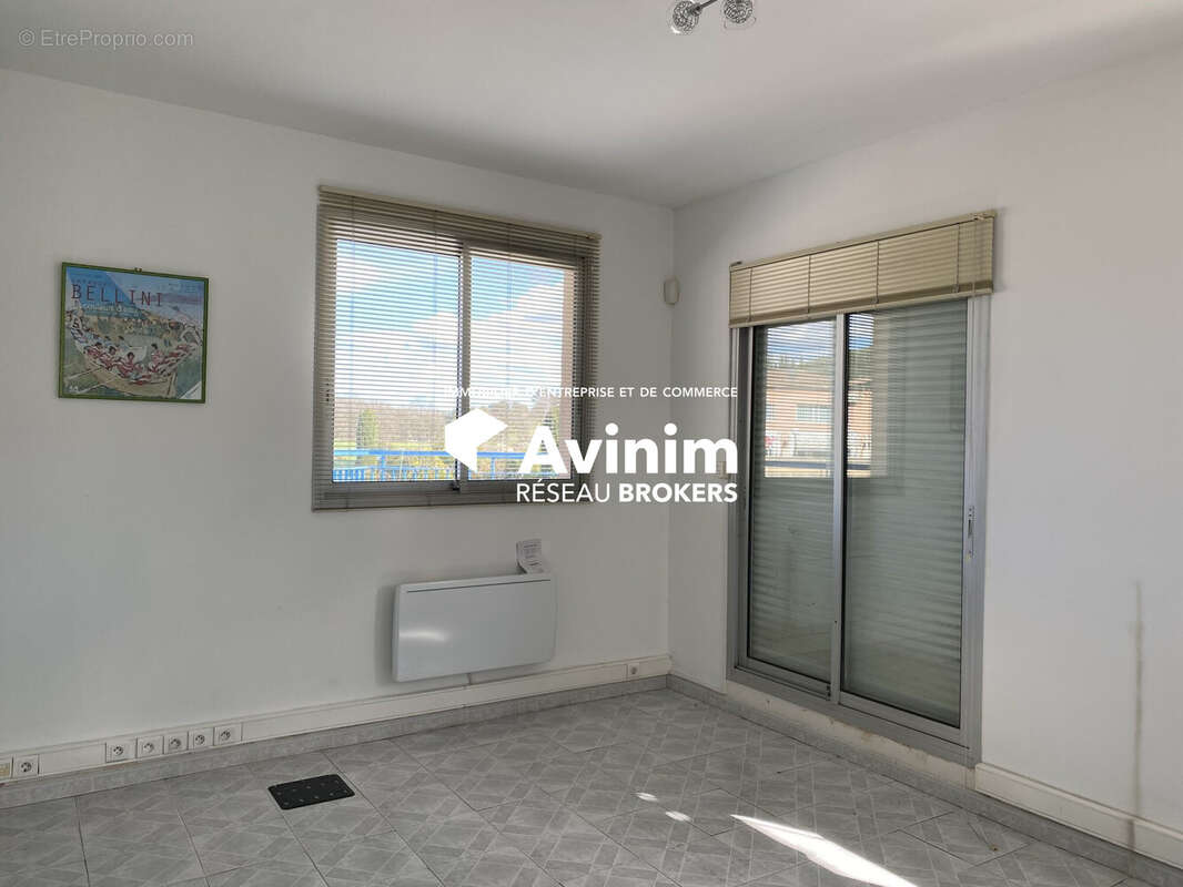 Commerce à TOURRETTES