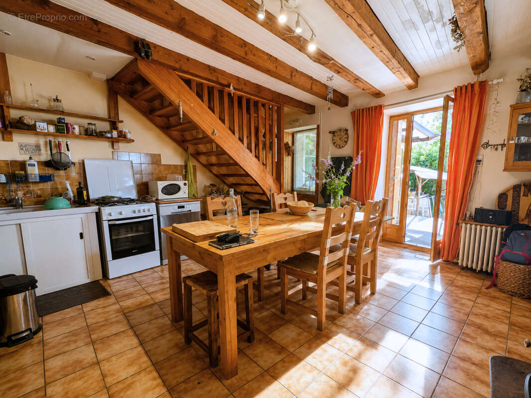 Charmante maison mitoyenne au calme avec jardin - photo 2