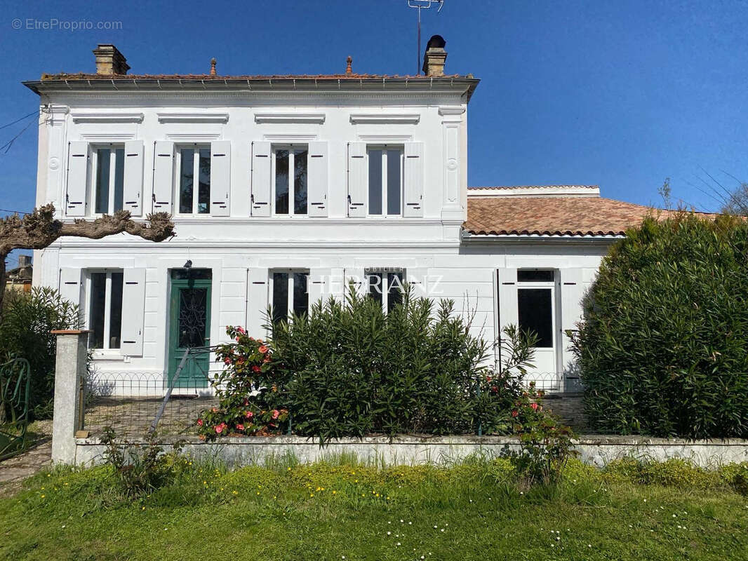 Maison à SABLONS