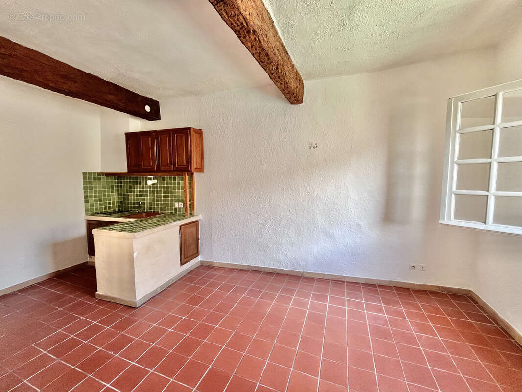 Aix en Provence, exclusivité, au cœur du centre-ville historique, charmant appartement lumineux de 24m2. - photo 3
