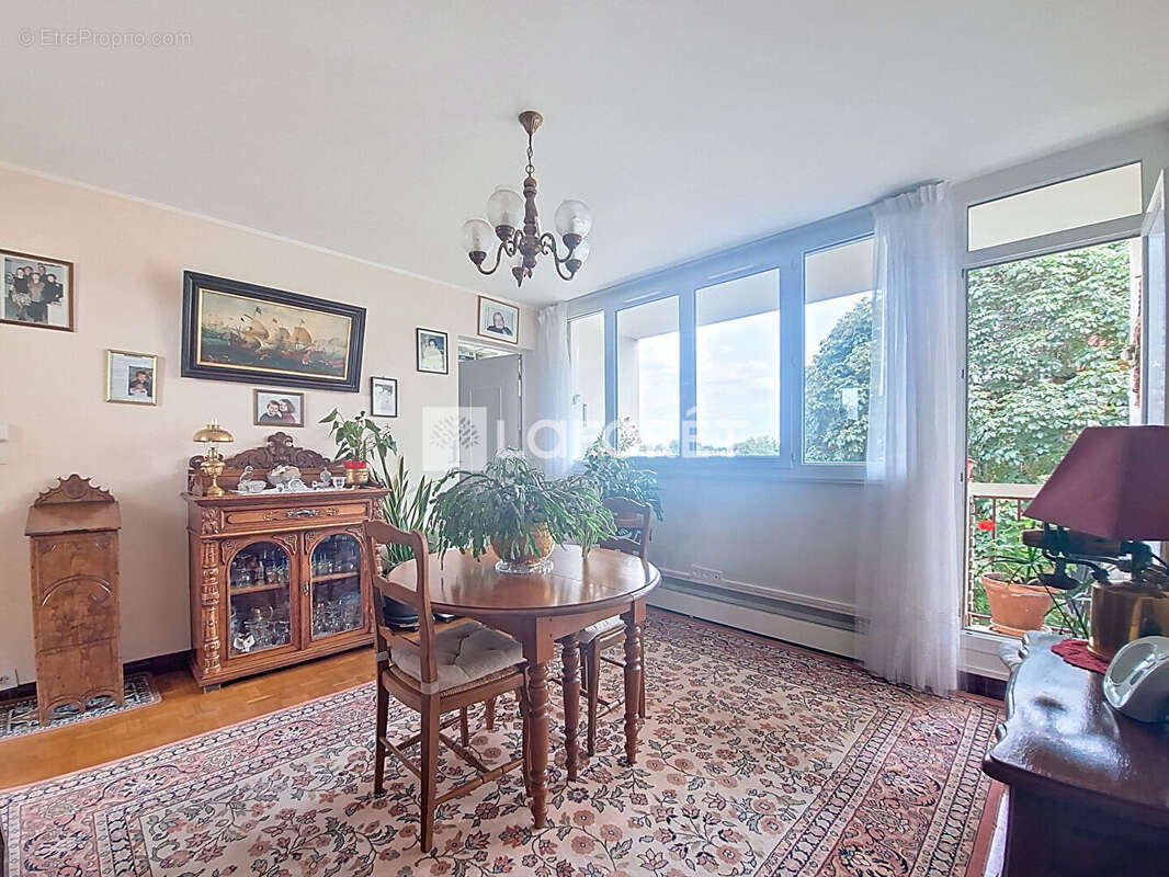 Appartement à VERNEUIL-SUR-SEINE