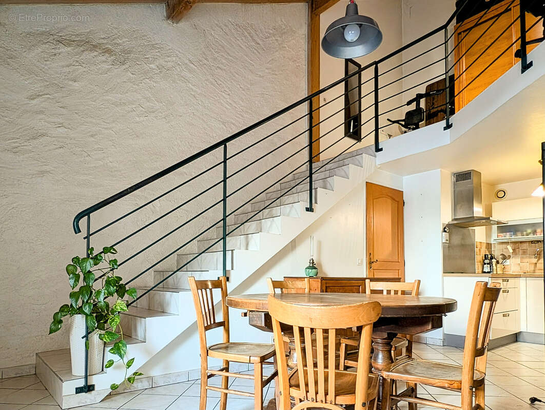 Appartement à CESSY