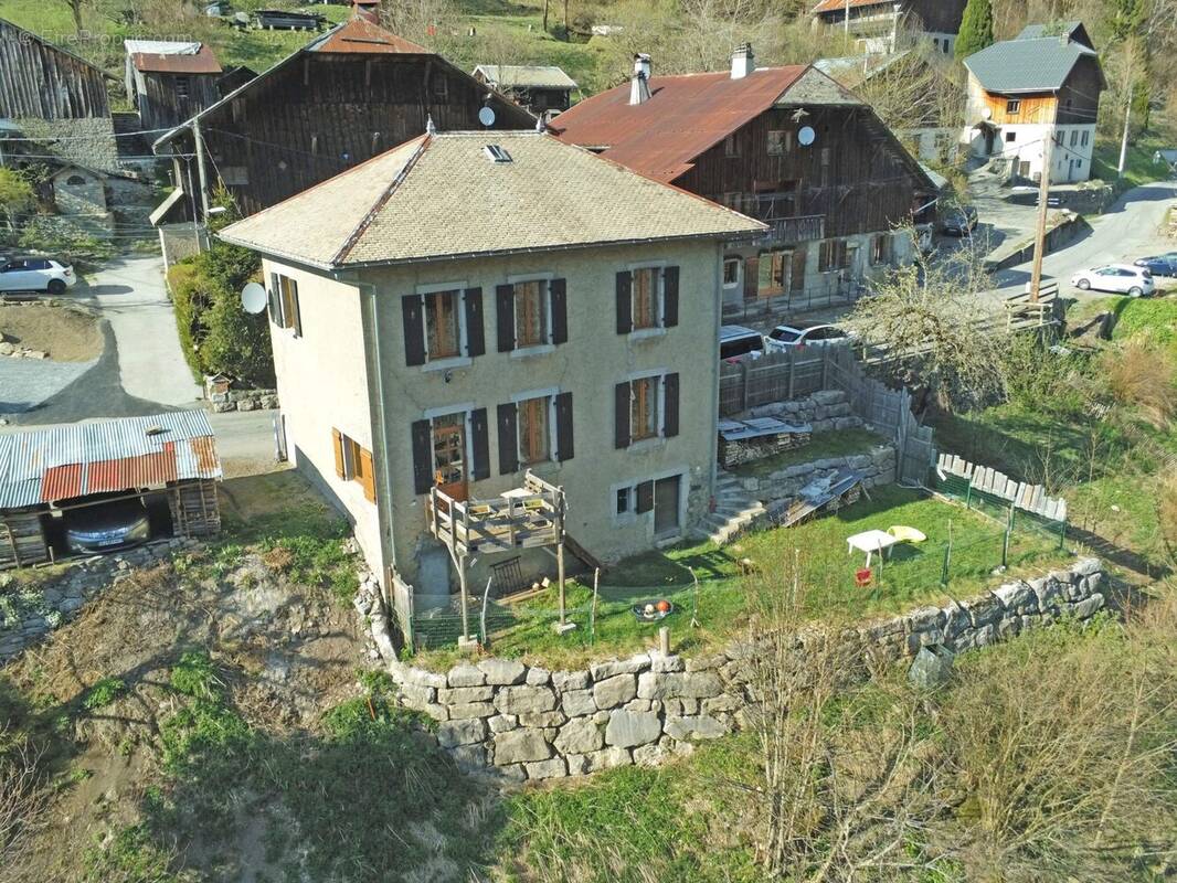Maison à TANINGES
