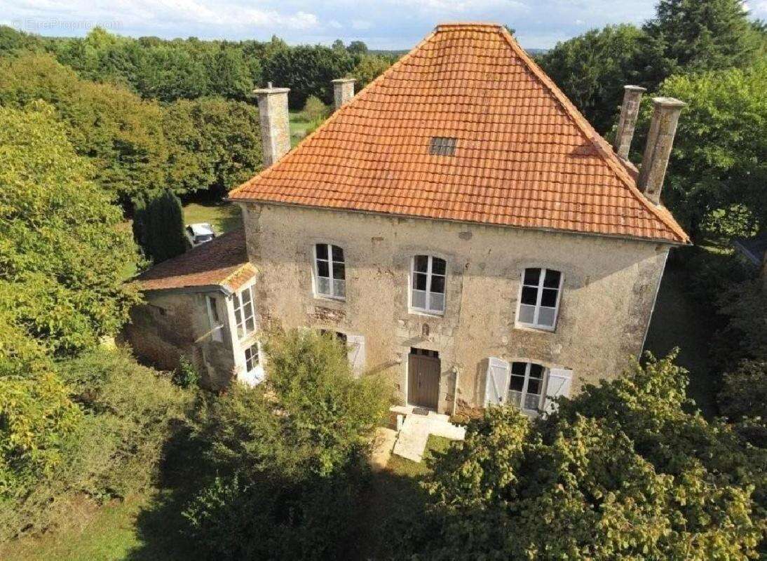 Maison à COUHE