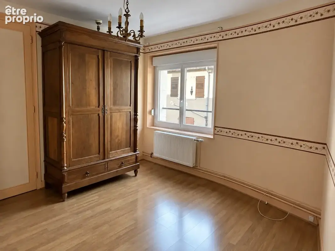 À deux pas du centre de Commercy : Appartement type T3 avec garage et dépendance - photo 6