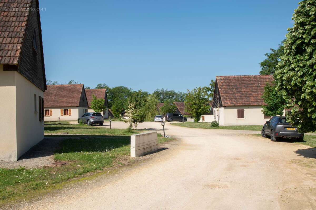 Maison à LACAPELLE-MARIVAL