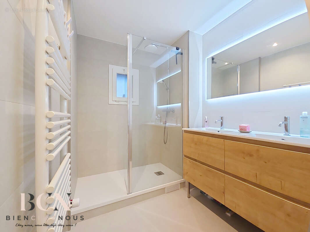 Appartement à EZANVILLE