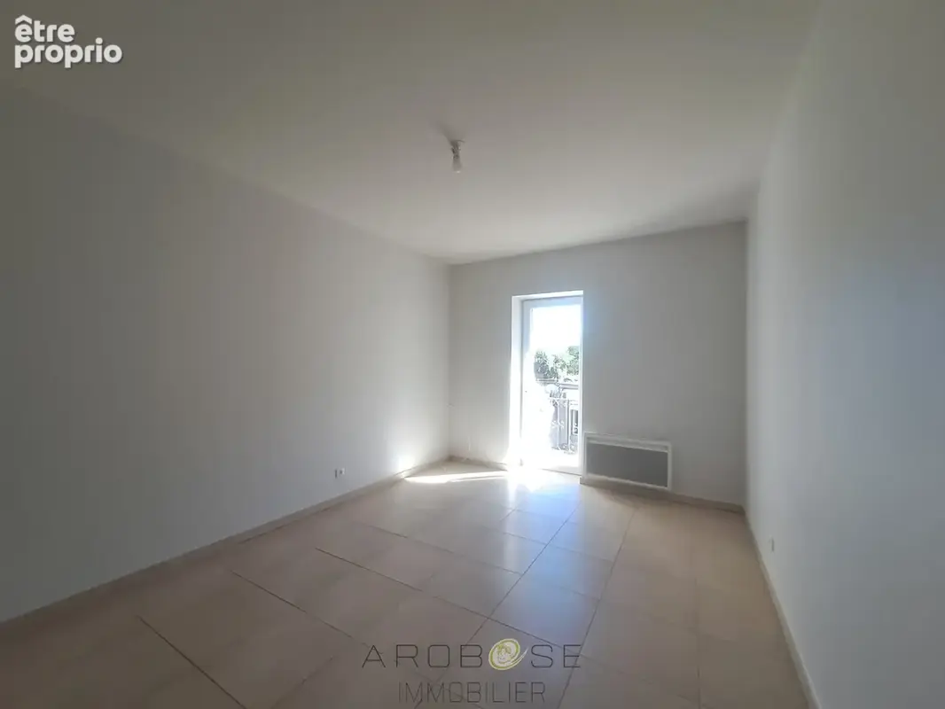 Maison rénovée avec 3 chambres, garage et jardin clos - photo 9