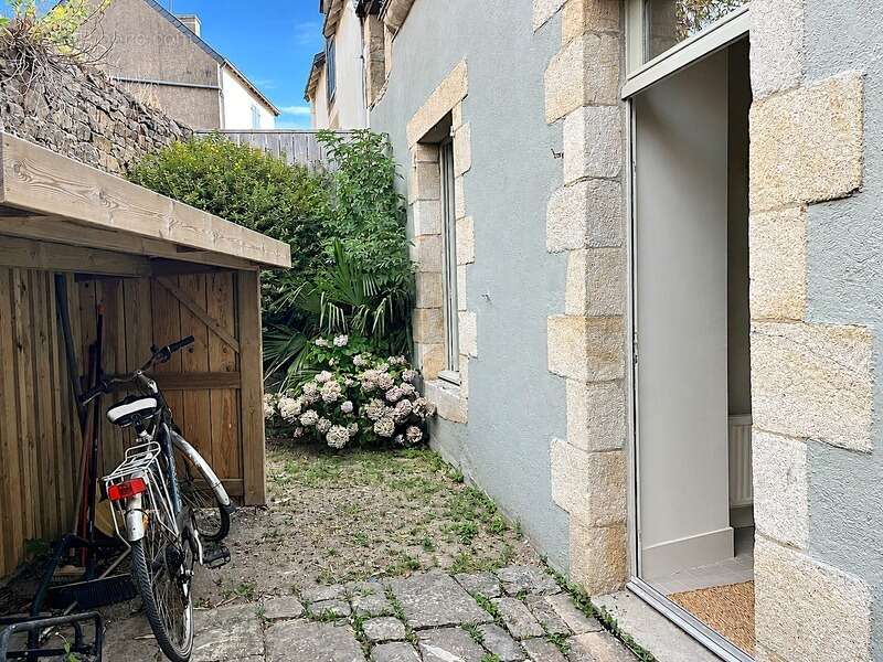 Ile aux moines, coeur de bourg, ancienne ecole transformee en habitation, 4 chambres, 748800€ fai - photo 14