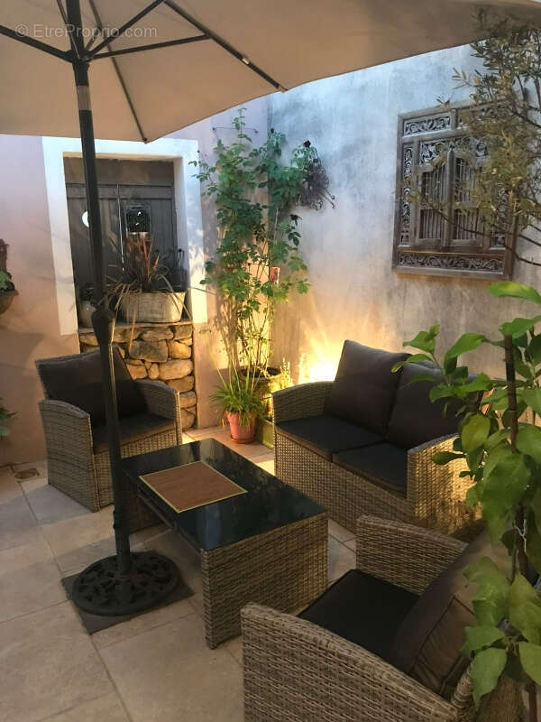 Maison de village de 160 m2  avec cour et terrasse - photo 2
