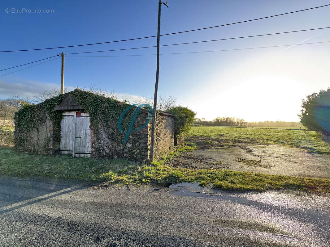Maison à SAINT-CHRISTOPHE-LA-COUPERIE